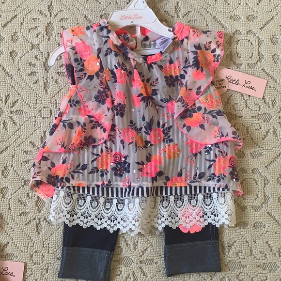 Adorable top/leggings and hair scrunchi set